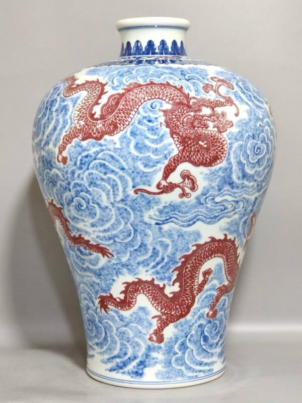 Qing Dynasty Qianlong blue and white underglaze red auspicious cloud five dragon plum vase - Image 7